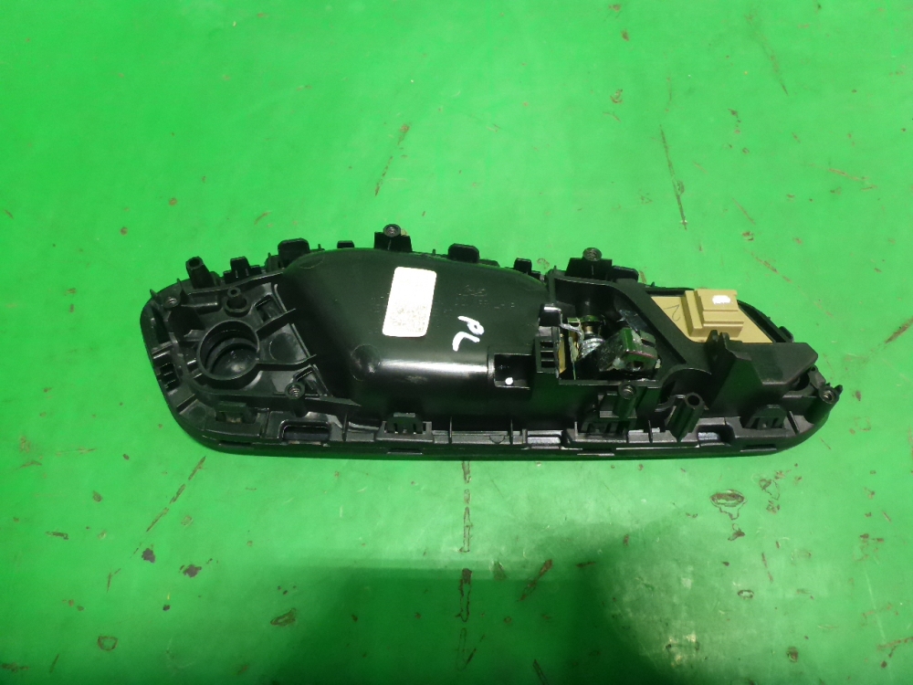 Ручка двери передней внутренняя левая