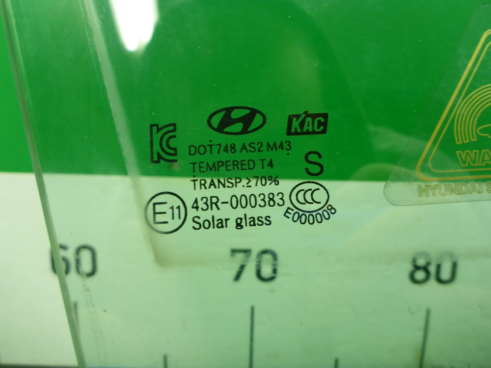 Стекло двери передней правой