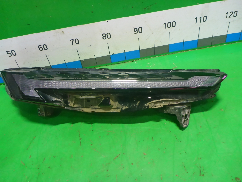 Фара дневного света правая (ходовые огни)