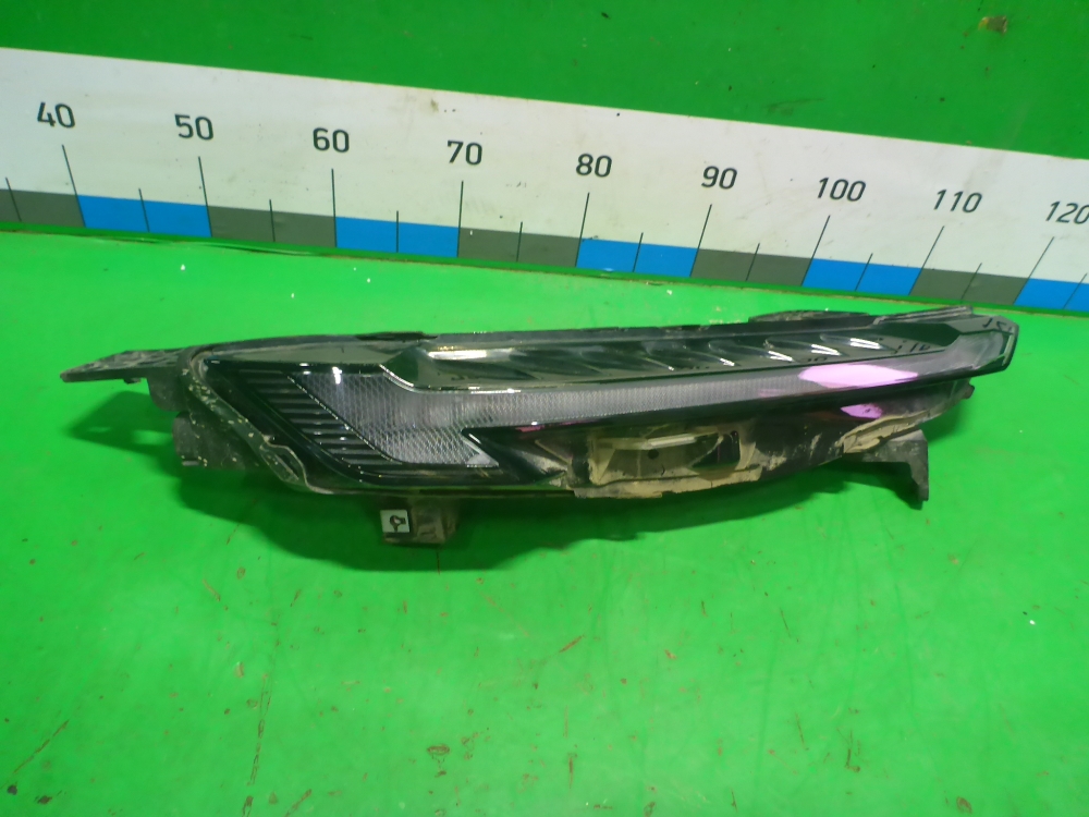 Фара дневного света правая (ходовые огни)