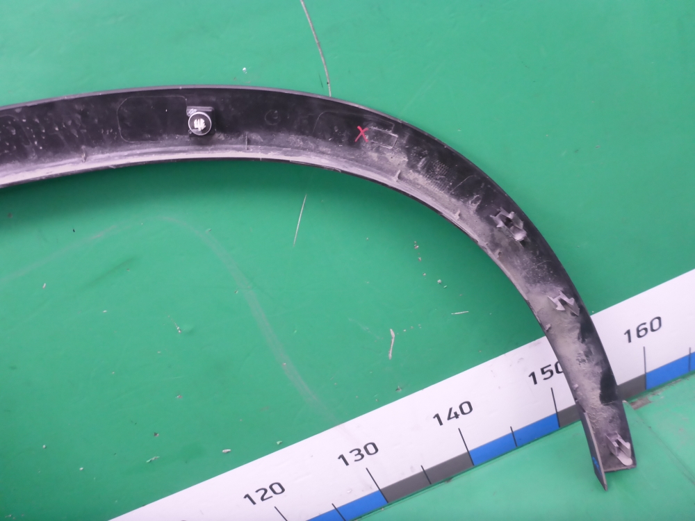 Накладка переднего крыла левого