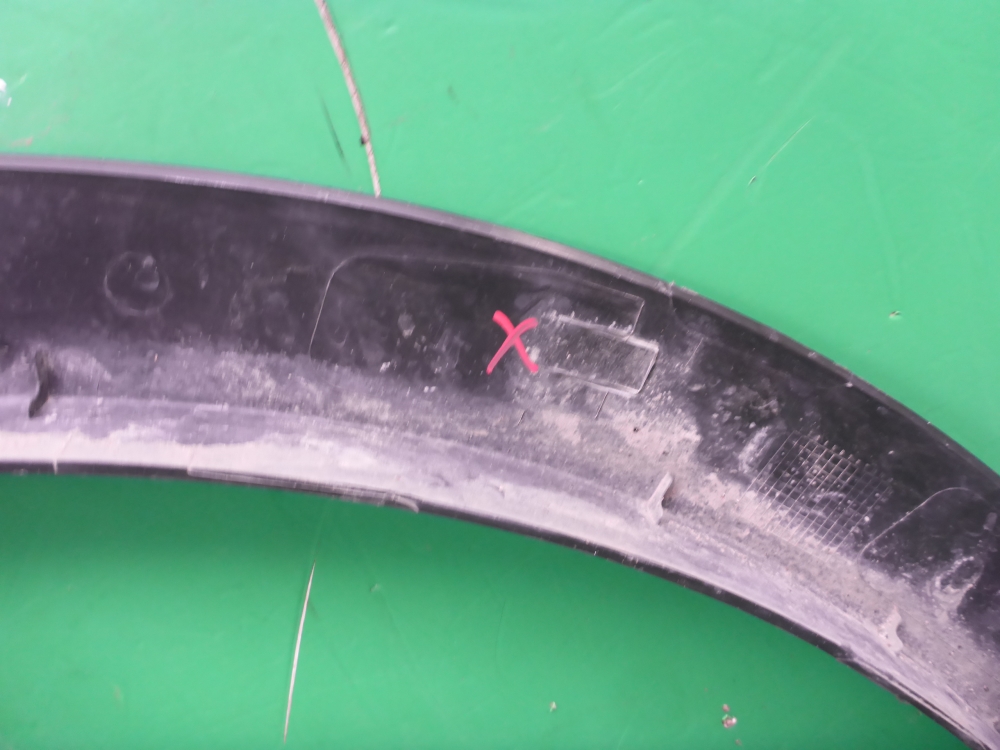 Накладка переднего крыла левого