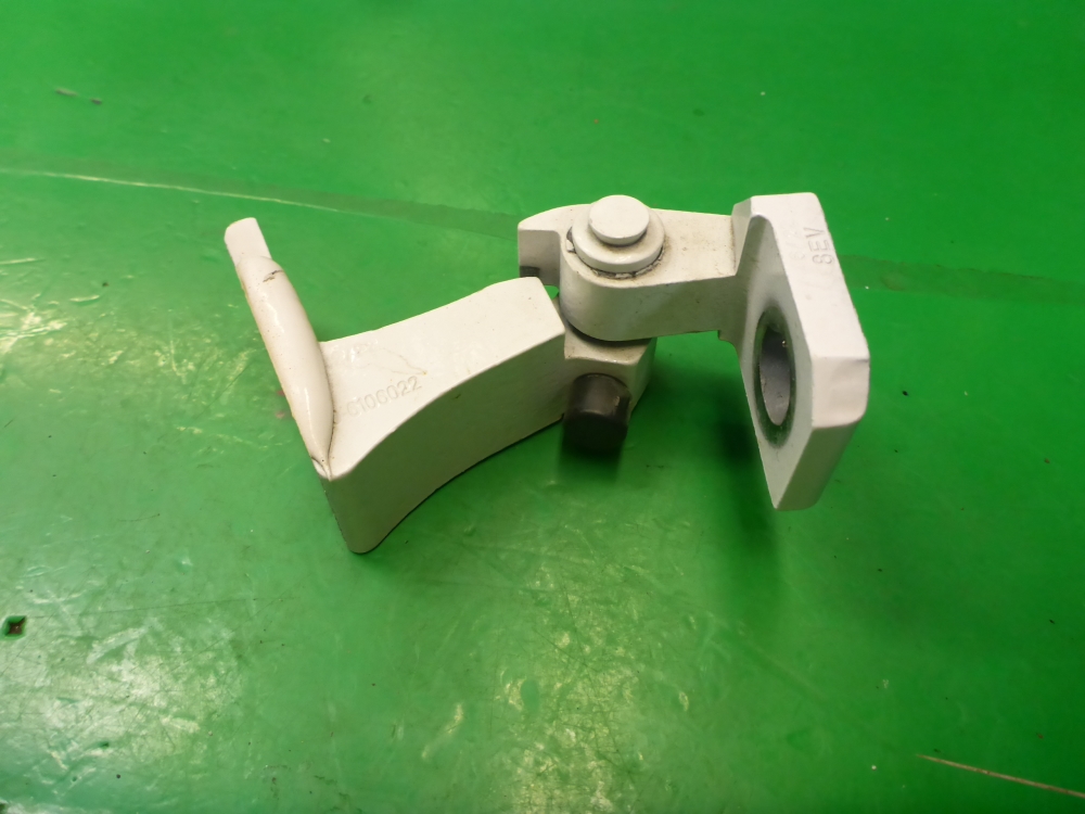 Петля двери передней правой верхняя