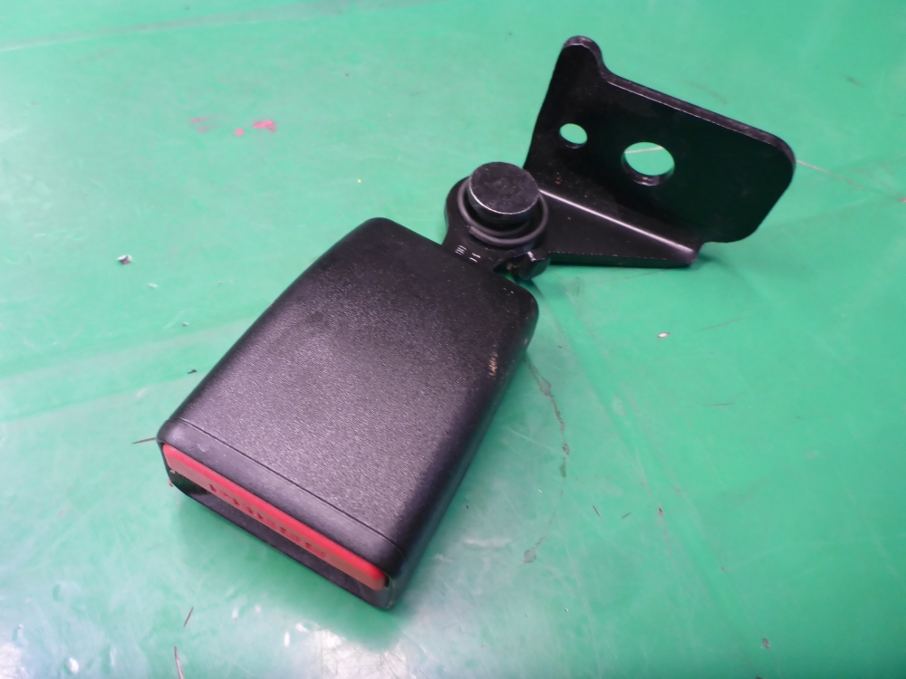 Ответная часть ремня безопасности