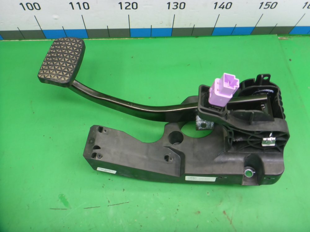 Педаль тормоза