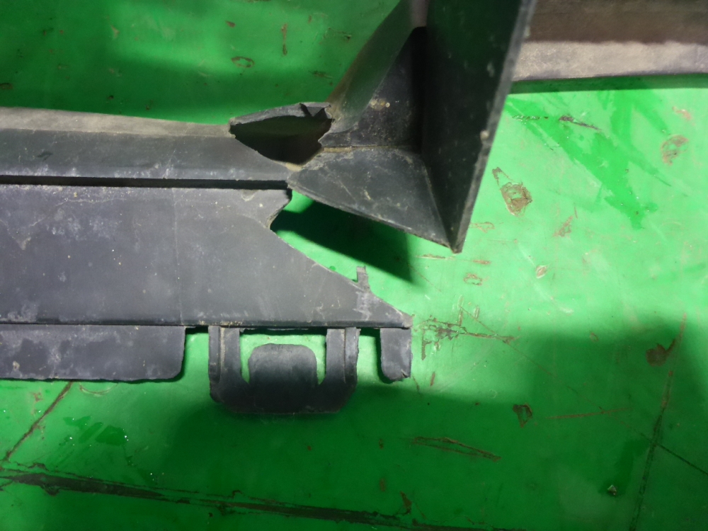 Воздуховод радиатора нижний