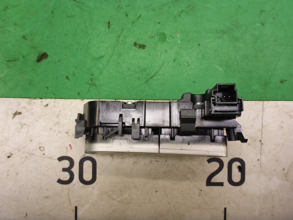 Кнопка обогрева сидений