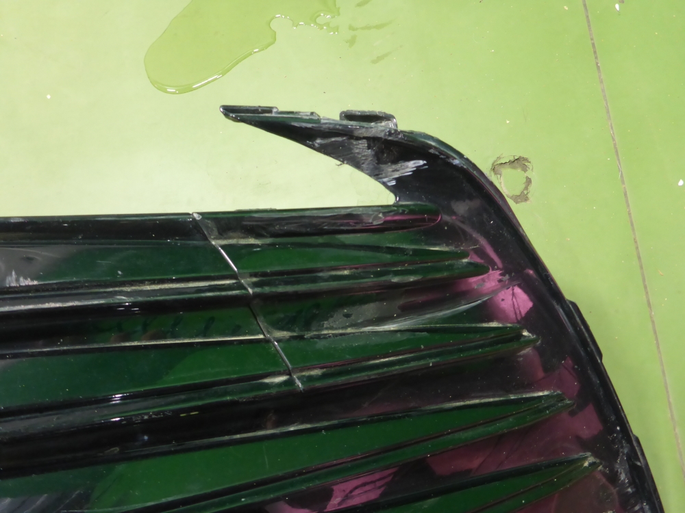 Решетка в бампер центральная