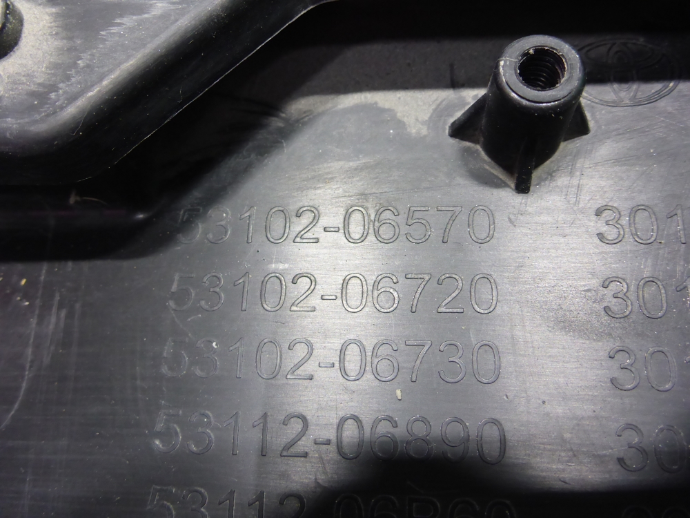 Решетка в бампер центральная