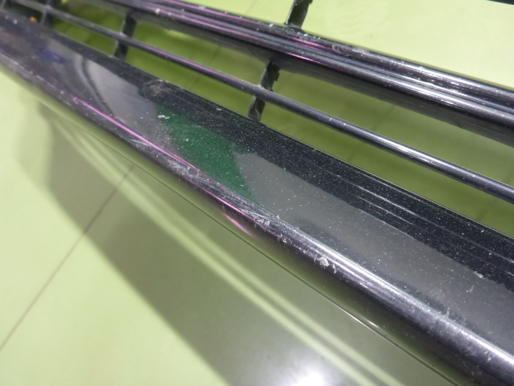 Решетка в бампер центральная