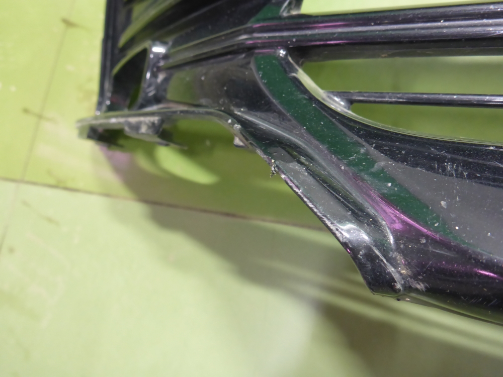 Решетка в бампер центральная