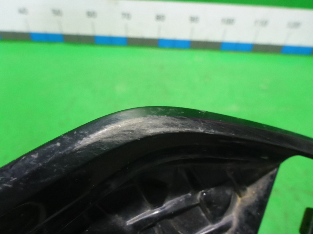 Рамка противотуманной фары левой