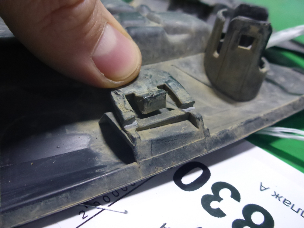 Рамка противотуманной фары левой