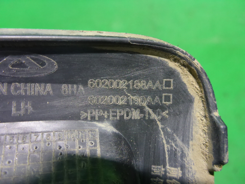 Рамка противотуманной фары левой