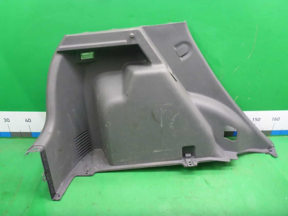 Обшивка багажника