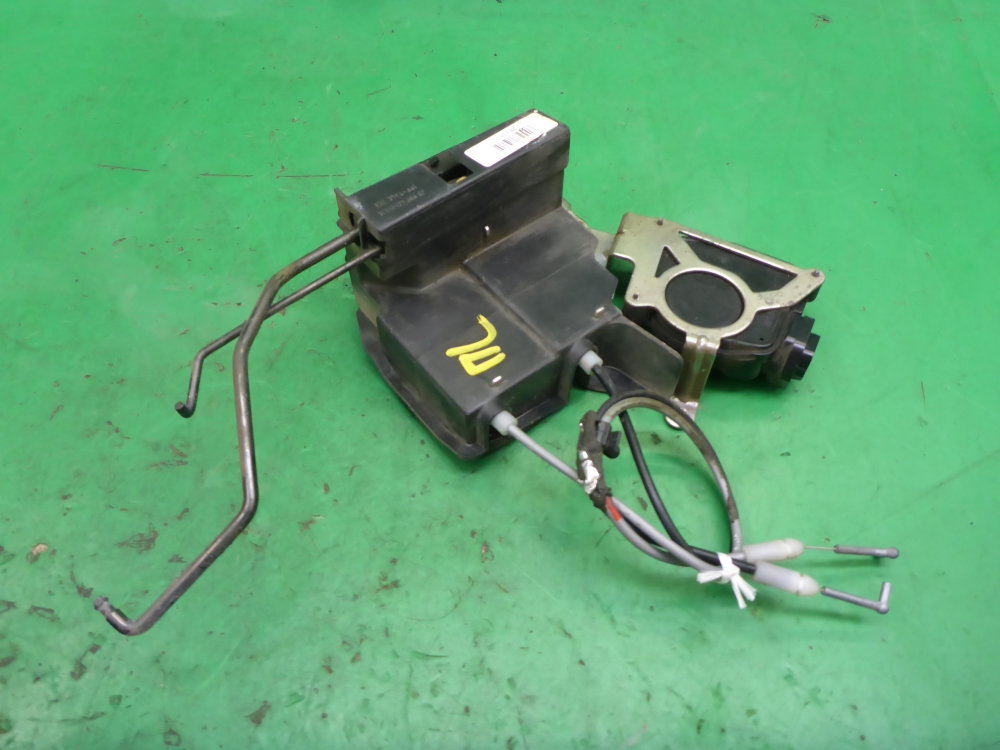 Замок двери передней левой