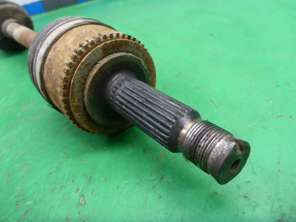 Полуось передняя левая