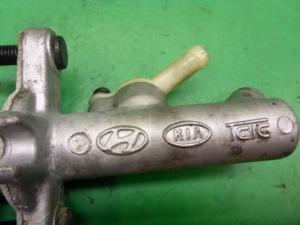 Цилиндр сцепления главный