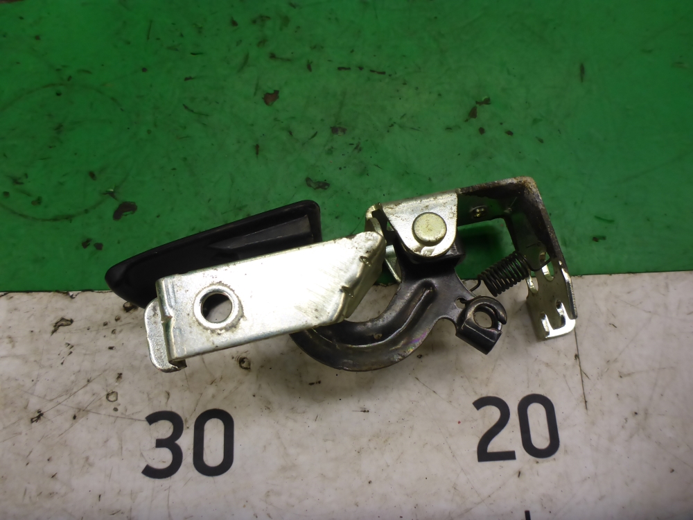 Ручка открывания лючка бензобака