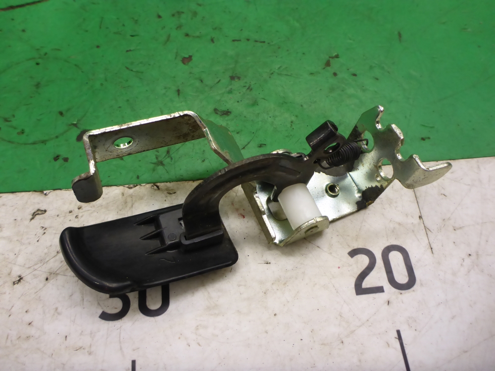 Ручка открывания лючка бензобака