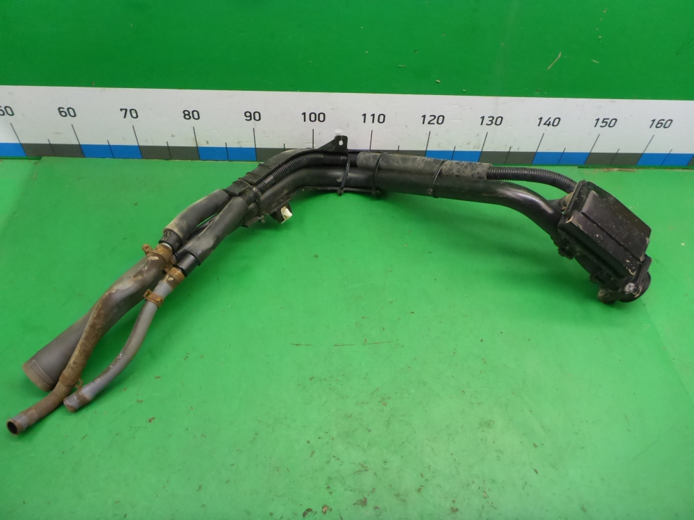 Горловина топливного бака