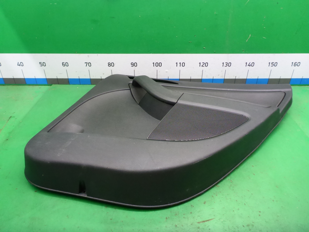 Обшивка двери задней правой