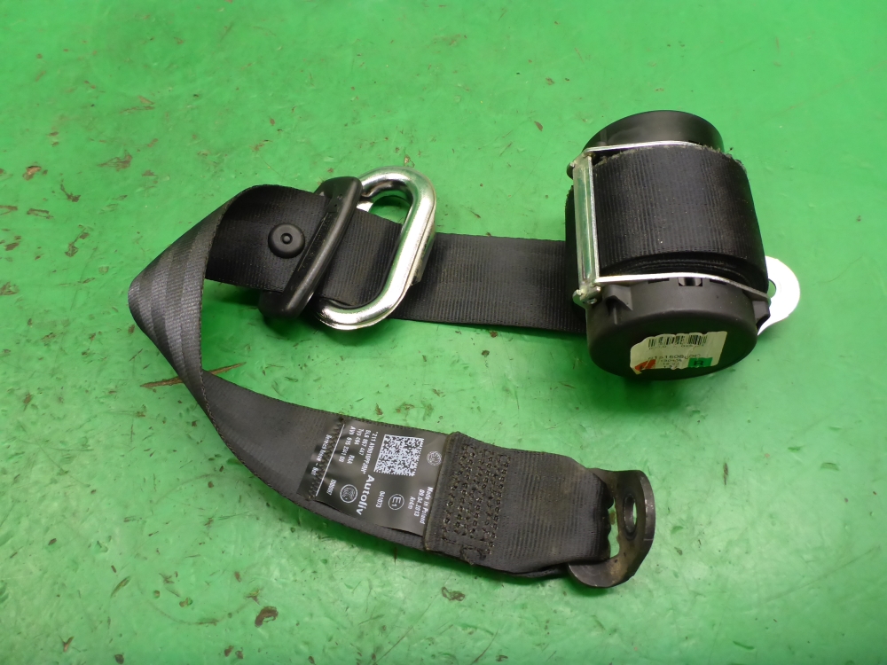 Ремень безопасности