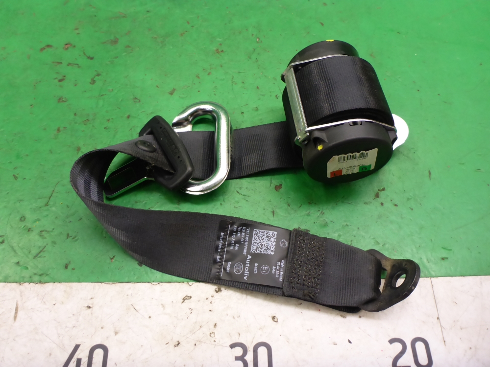 Ремень безопасности