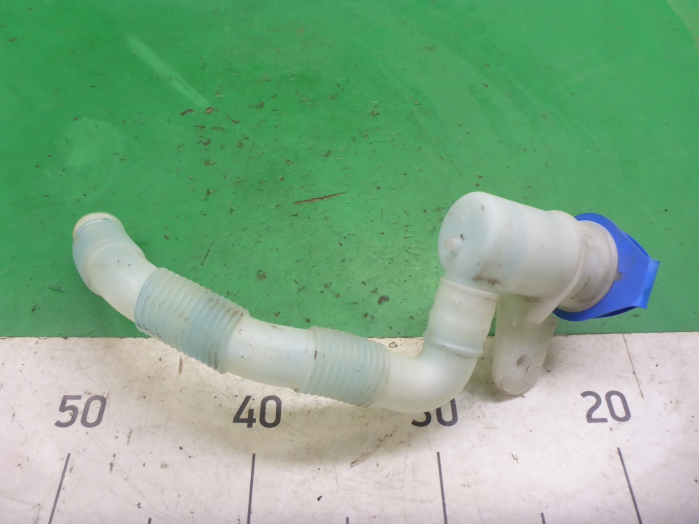 Горловина бачка омывателя