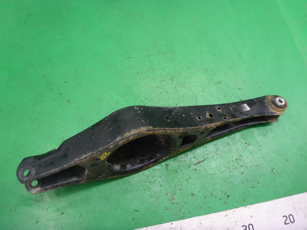 Рычаг задний нижний