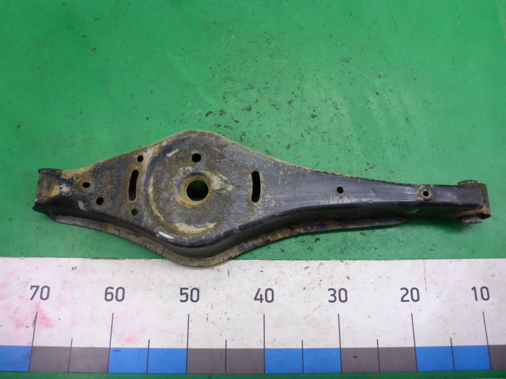 Рычаг задний нижний