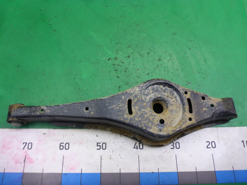 Рычаг задний нижний