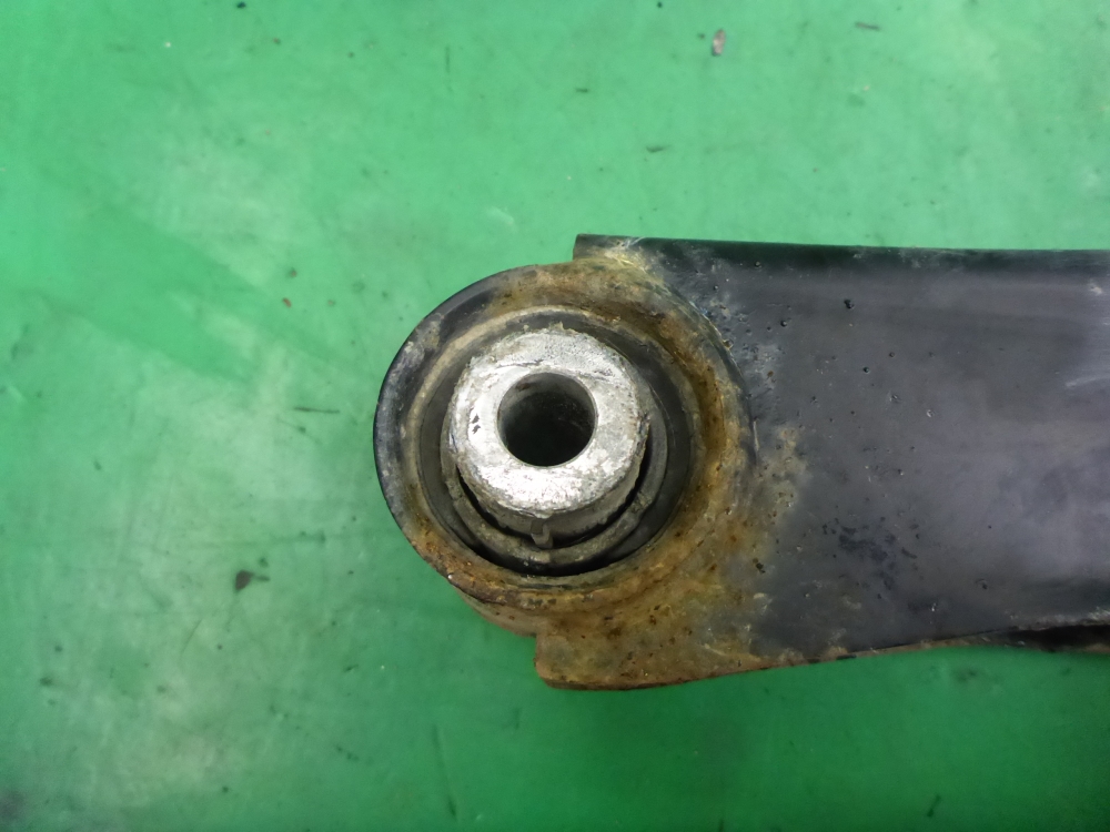 Рычаг задний нижний