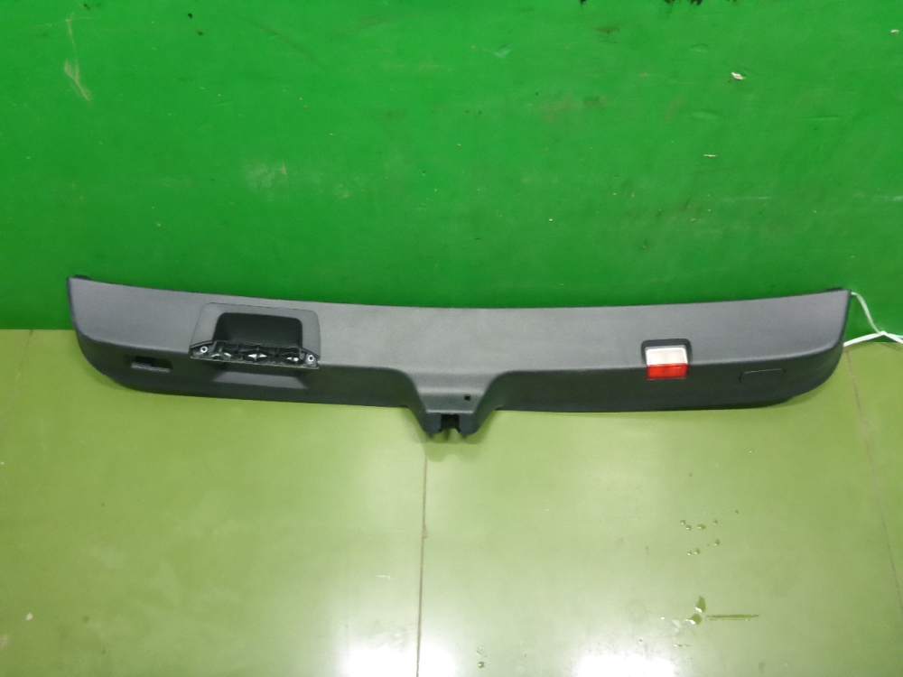 Обшивка двери багажника