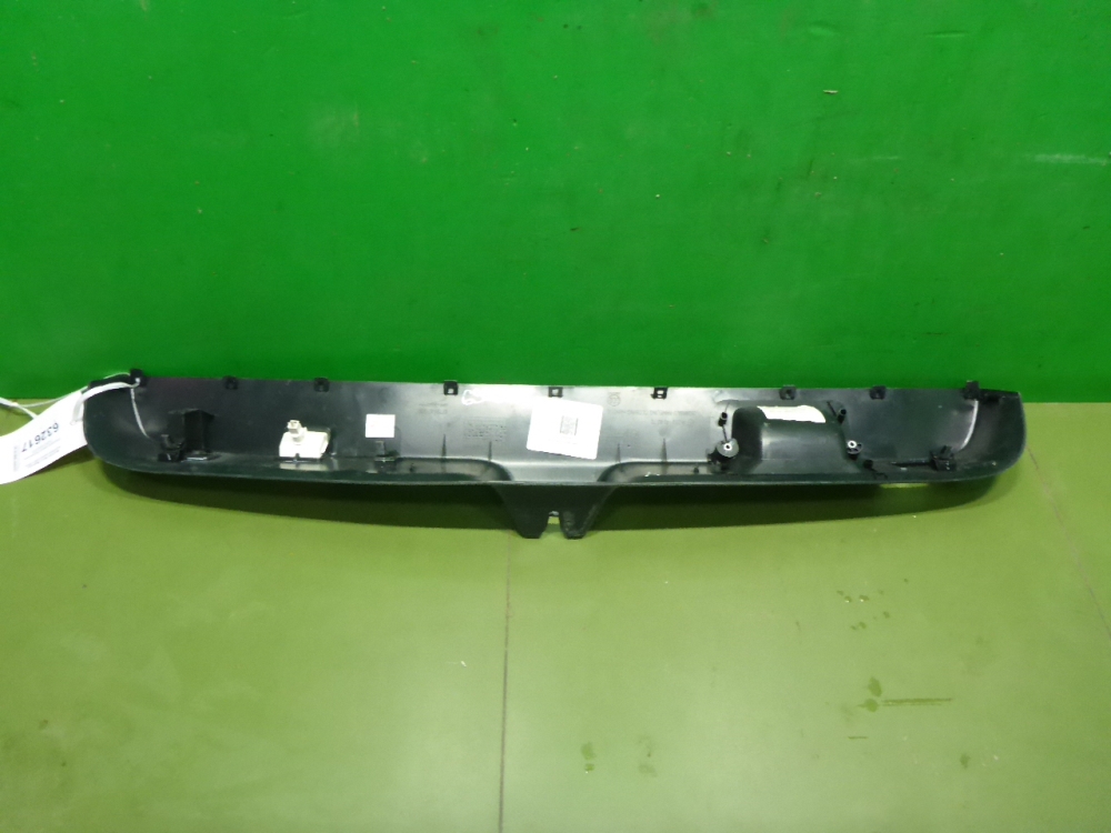 Обшивка двери багажника