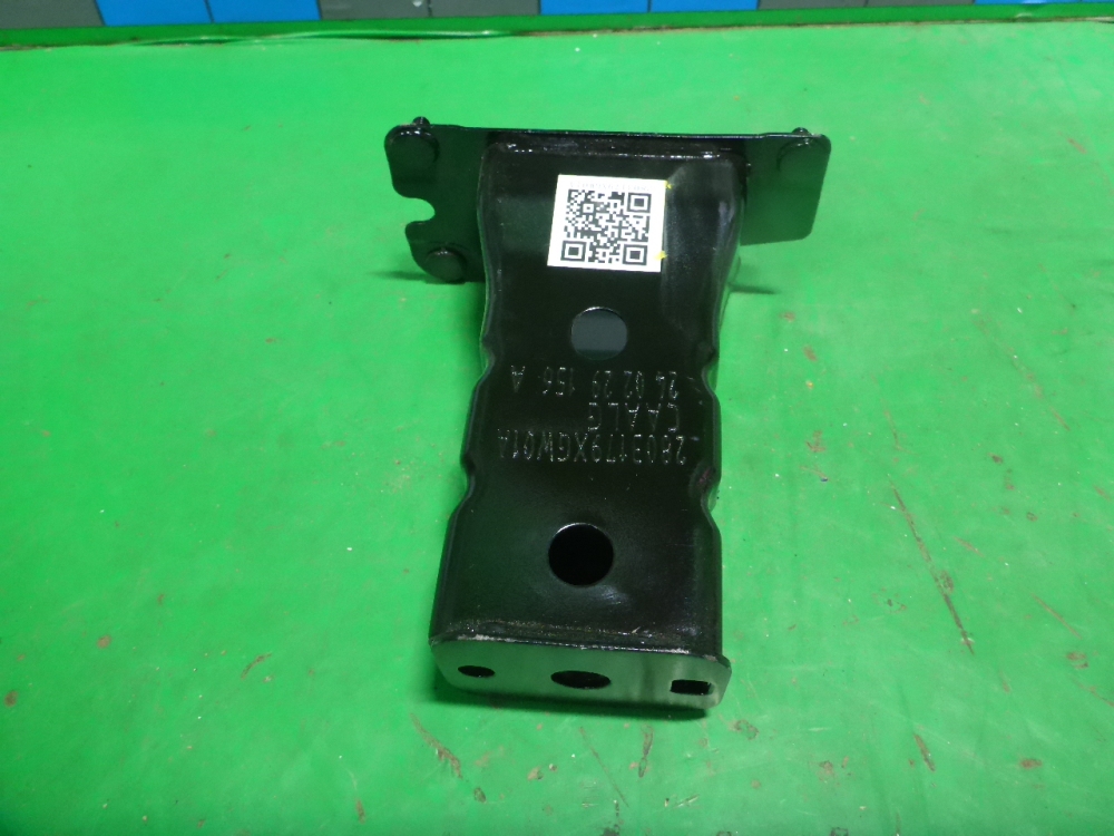 Кронштейн усилителя переднего бампера правый