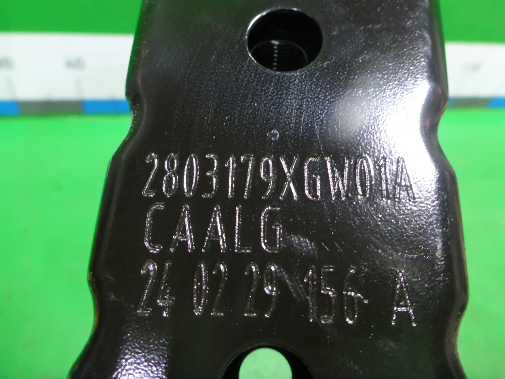 Кронштейн усилителя переднего бампера правый