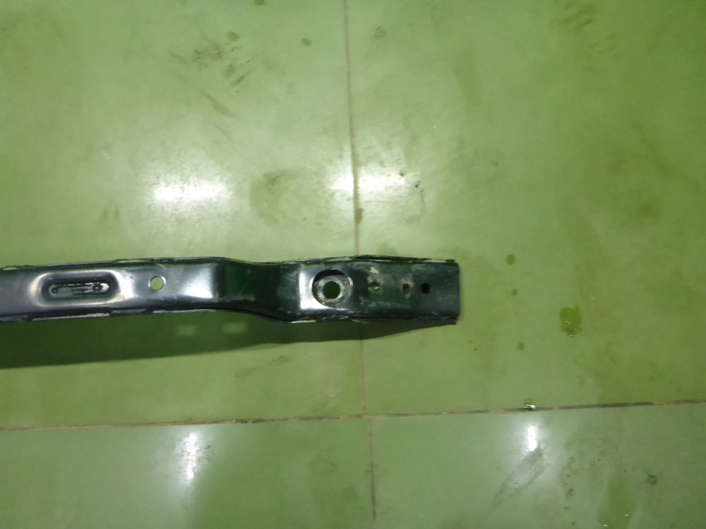 Усилитель переднего бампера