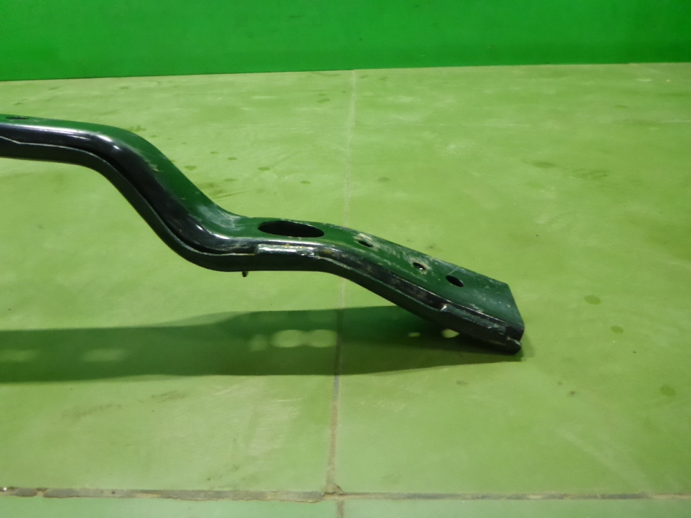 Усилитель переднего бампера