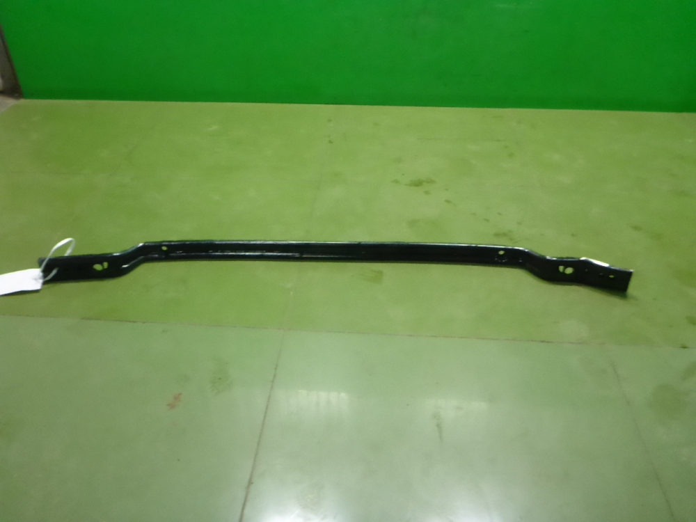 Усилитель переднего бампера