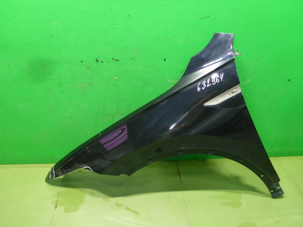 Крыло переднее левое