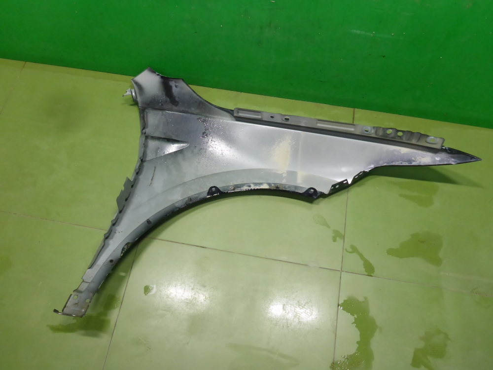 Крыло переднее левое