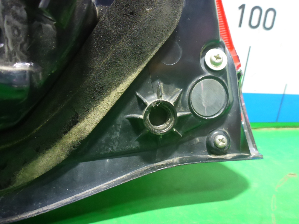 Фонарь задний внутренний правый