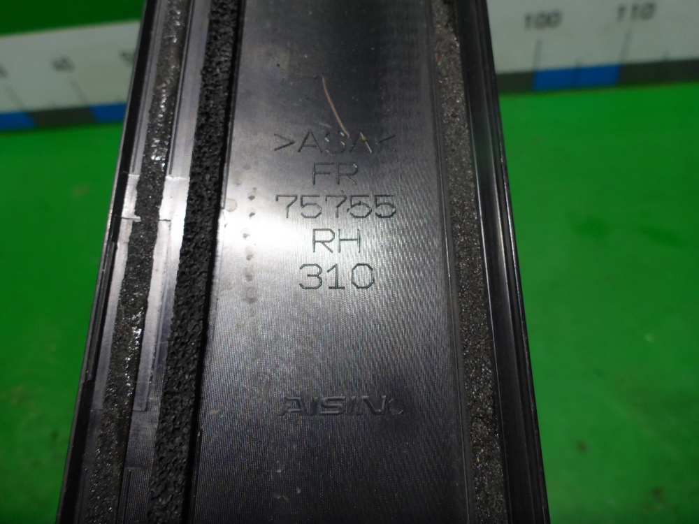 Накладка двери передней правой