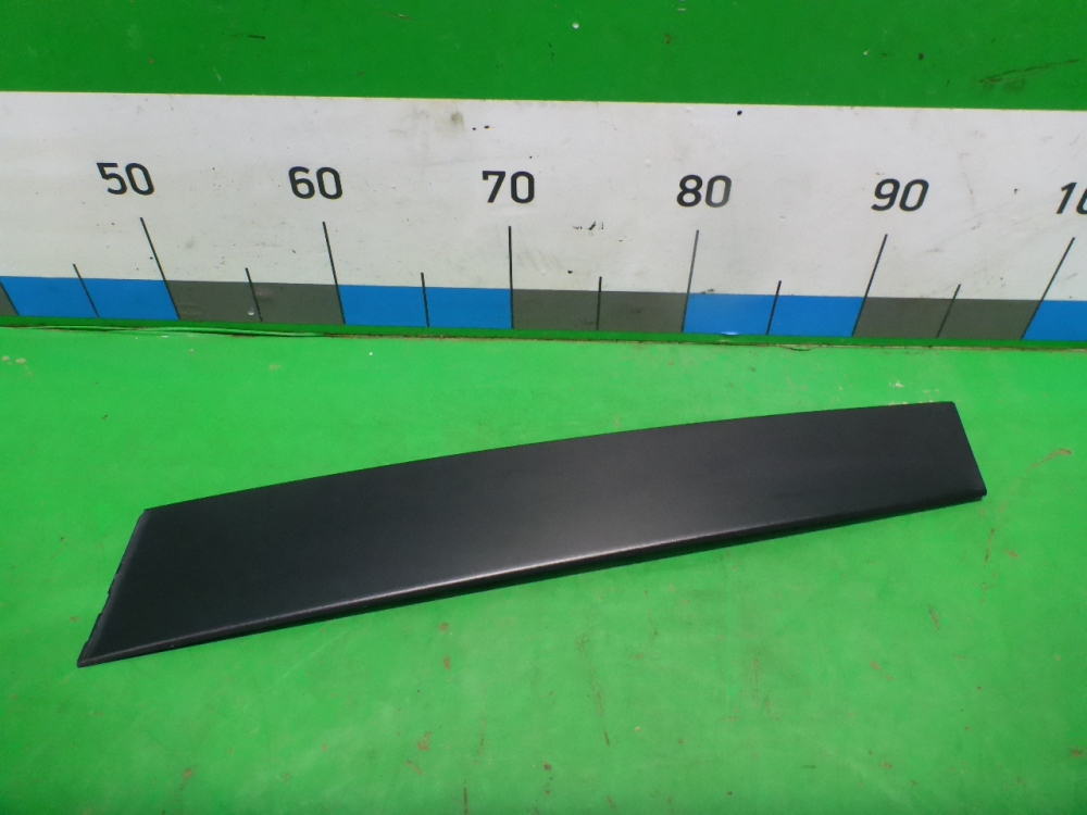 Накладка двери передней правой