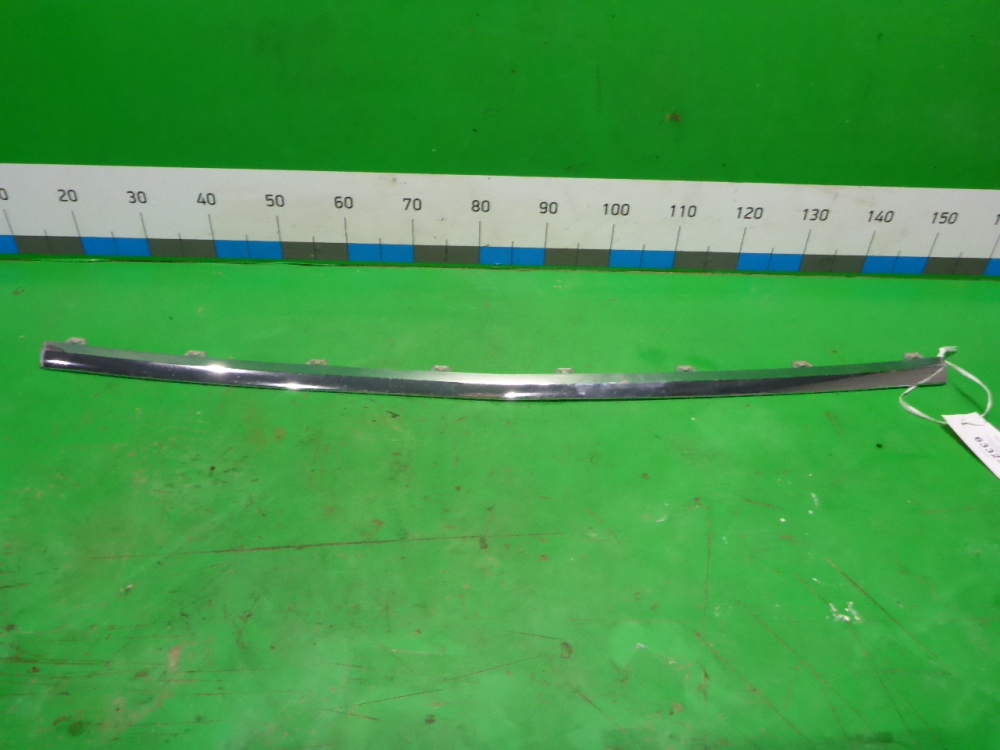 Накладка переднего бампера центральная