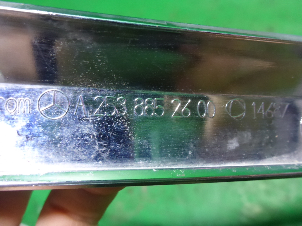 Накладка переднего бампера центральная