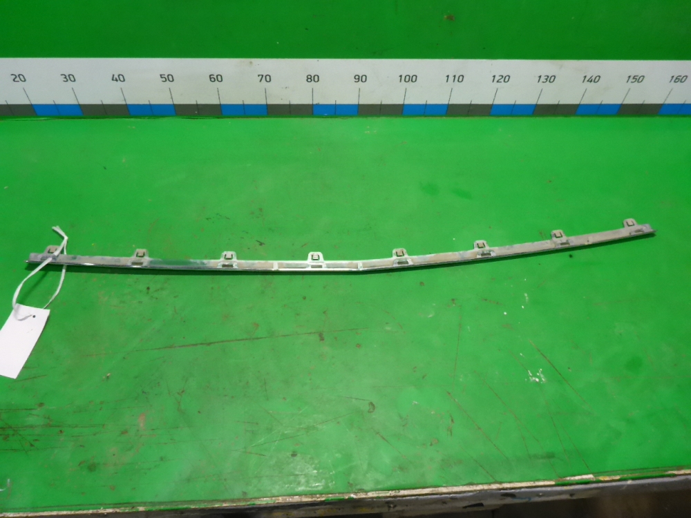 Накладка переднего бампера центральная