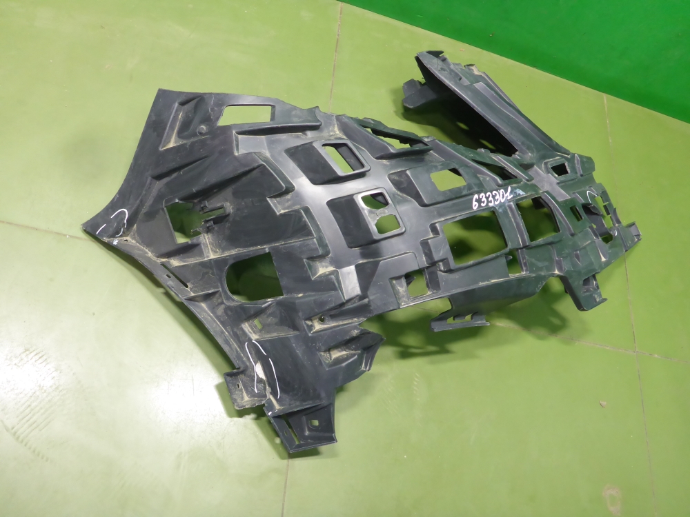 Кронштейн переднего бампера правый