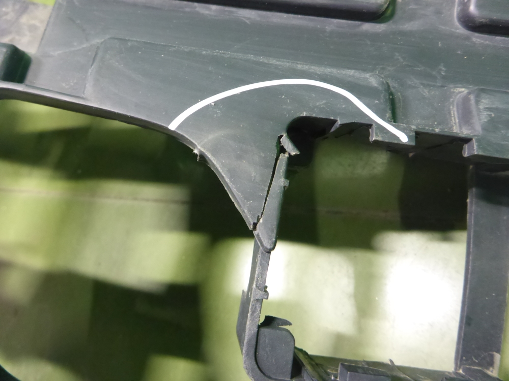 Кронштейн переднего бампера правый